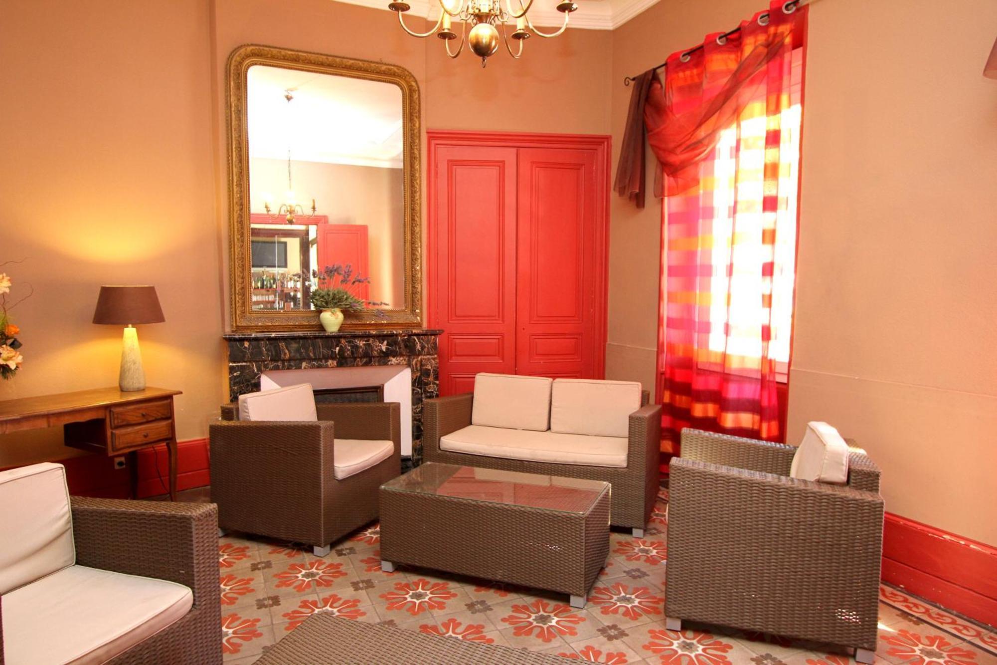 Logis Hotel Le Clos Des Oliviers Bourg-Saint-Andéol Dış mekan fotoğraf