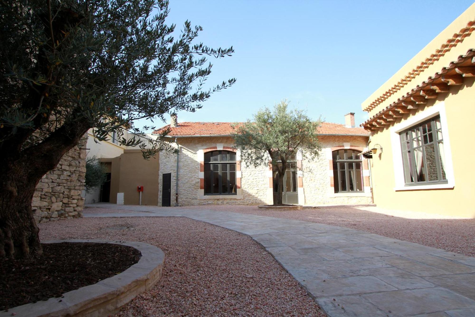 Logis Hotel Le Clos Des Oliviers Bourg-Saint-Andéol Dış mekan fotoğraf