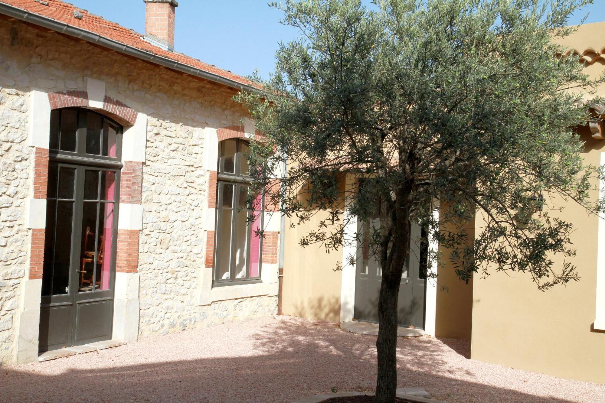 Logis Hotel Le Clos Des Oliviers Bourg-Saint-Andéol Dış mekan fotoğraf